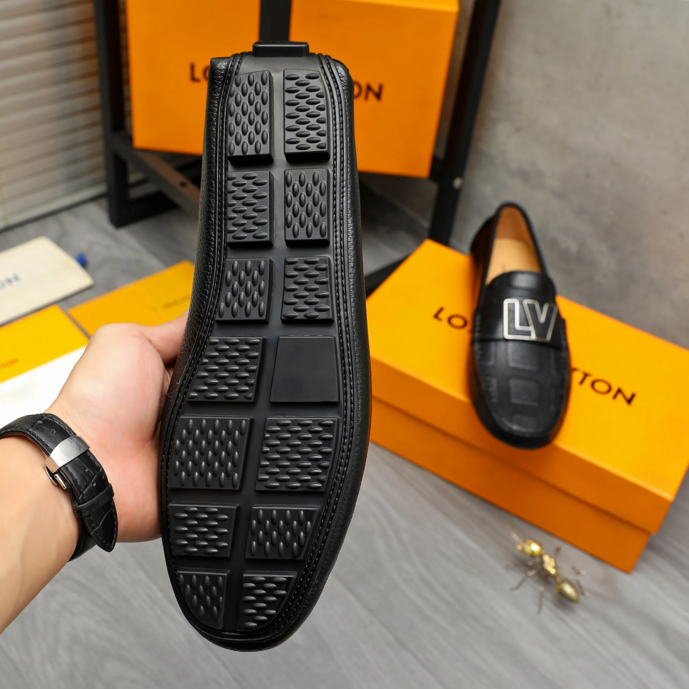 Men's shoes 💰380 Product trademark: LV "Louis Vuitton" casual slip-on shoes Regular size: 38-45 (45 is custom-made and non-returnable) Product material: Selected pebbled embossed cowhide upper, pigskin lining, rubber outsole